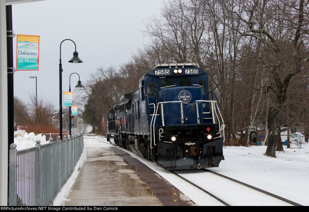 PO-3 7585 at Freeport Station